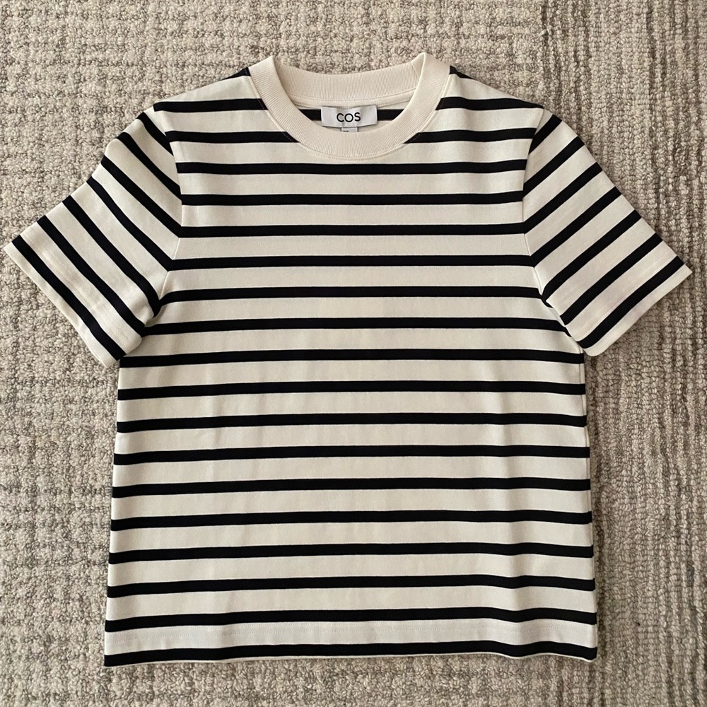 COS CLEAN CUT REGULAR T-SHIRT
Navy / White / Striped
